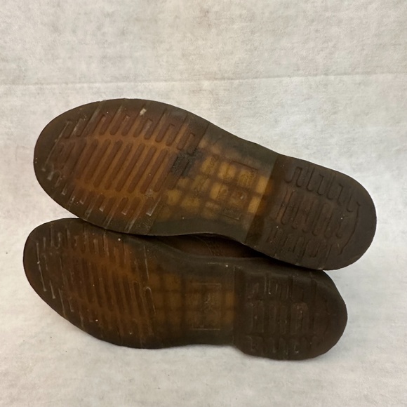 Doc Marten Combat Boots Size 9M Gently worn Air Wair soles = air bubbles in sole - Picture 7 of 7